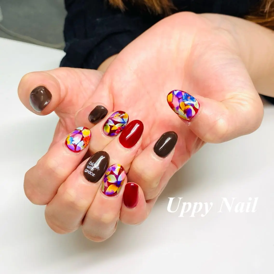 上品さUP✨フラワーネイル🌼　　　　　　　　　手描きアート4本程度【オフ込み】の写真