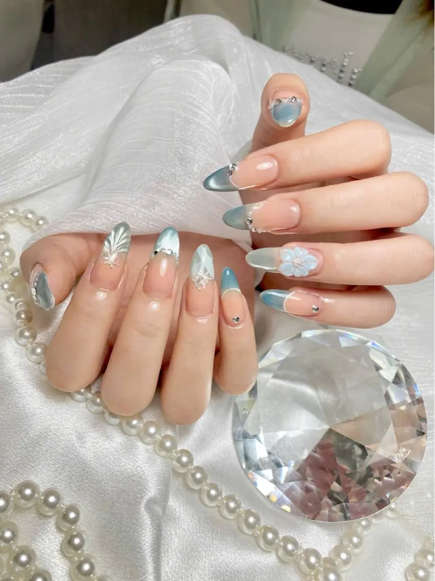 ネイル フラッシュネイル フレンチネイル グラデーション キラキラネイル 韓国ネイル ハンドネイル nyunn nailのネイルデザイン