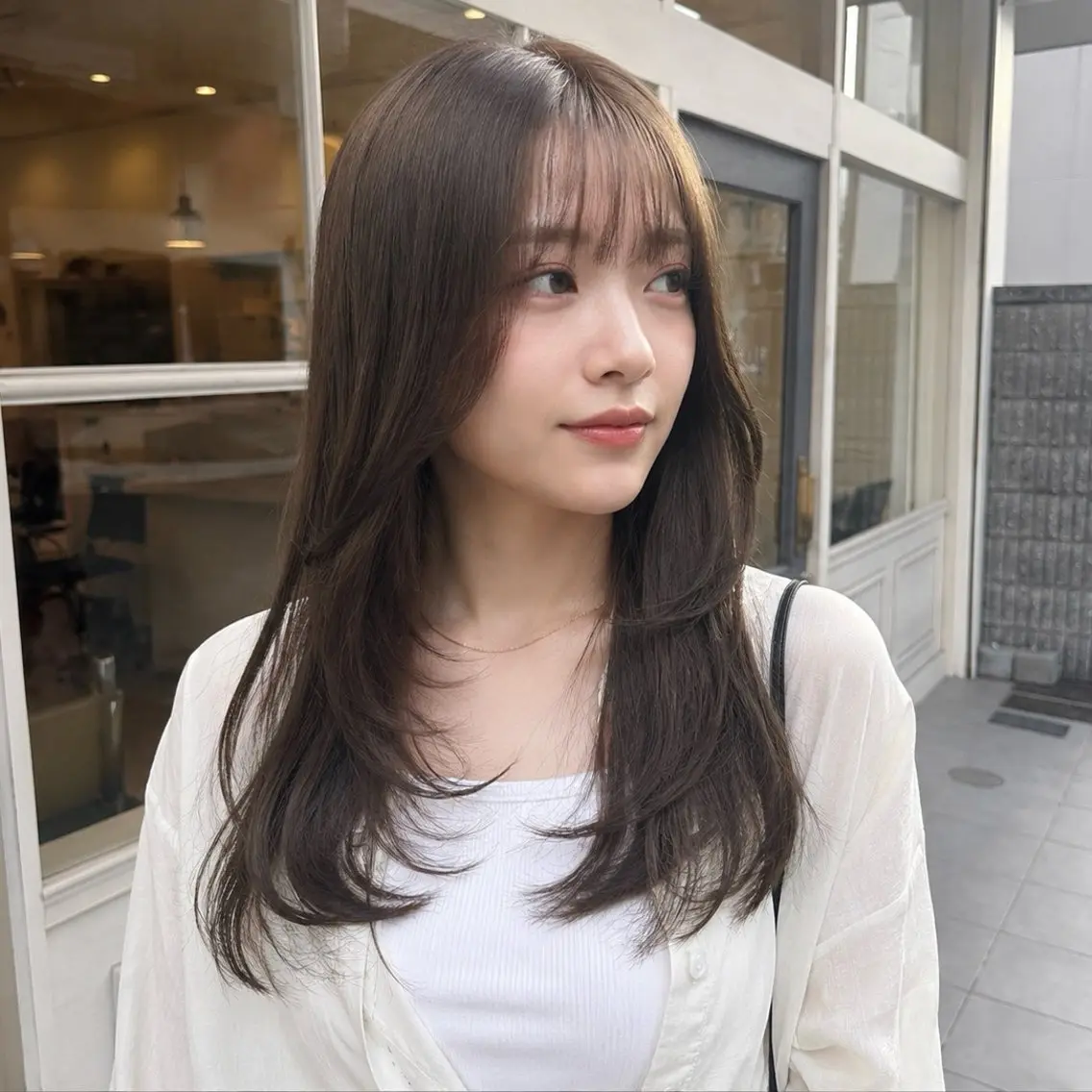 セミロング 髪質改善 韓国風ヘア レイヤーカット カット REON 髪質改善  縮毛矯正のヘアスタイル