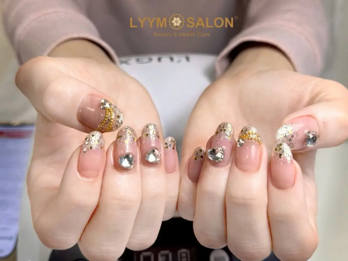 ネイル ラメ(グリッター) オフィスネイル ピンク シンプルネイル ストーンネイル ハンドネイル LYYM Salonのネイルデザイン