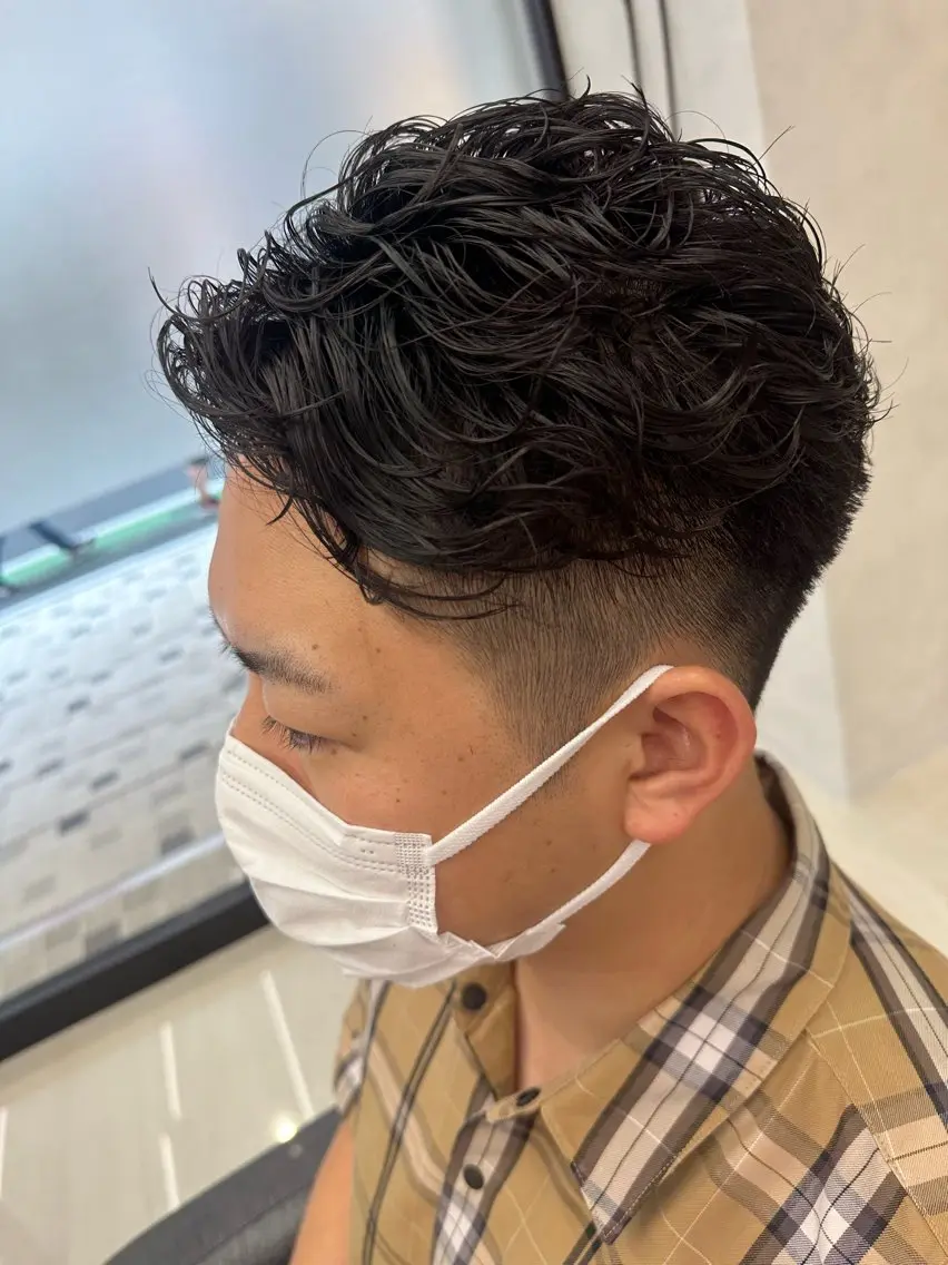 ショート パーマ メンズ フェードカット メンズパーマ 波巻きパーマ スパイラルパーマ 💈メンズ特化 美容師サキ💈のヘアスタイル