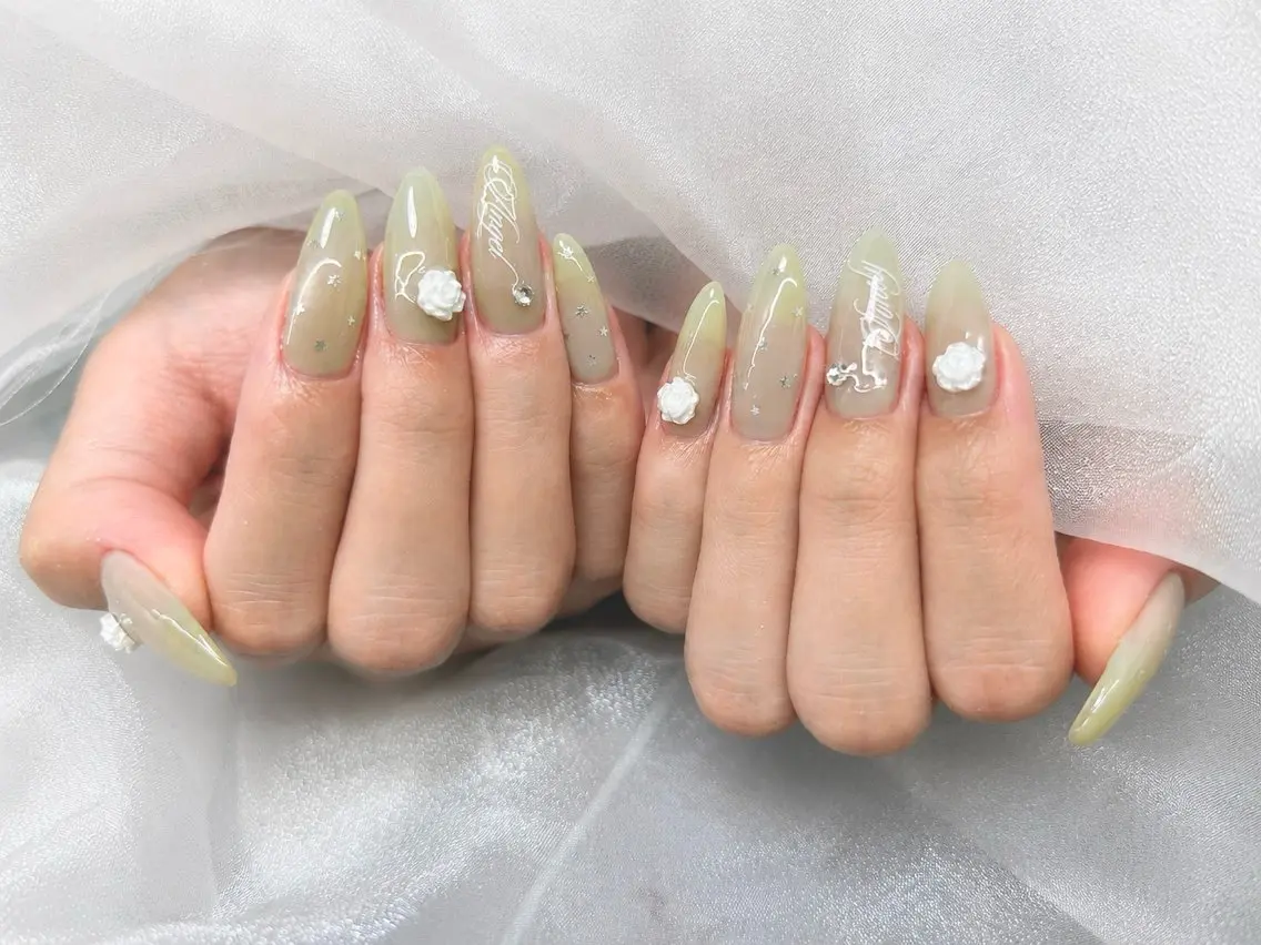 ネイル グリーン ロングネイル ワンカラーネイル シンプルネイル ハンドネイル SATO SHIORIのネイルデザイン