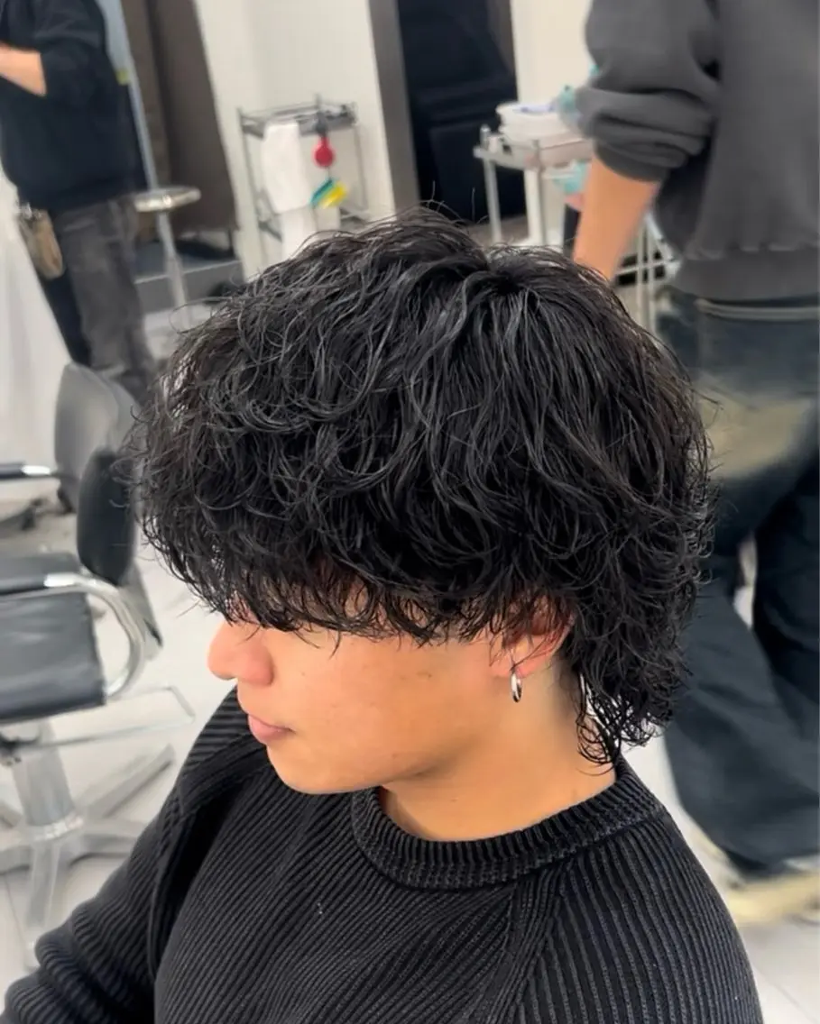 カラー パーマ メンズ メンズパーマ メンズウルフカット ウルフカット 佐々木 輝のヘアスタイル