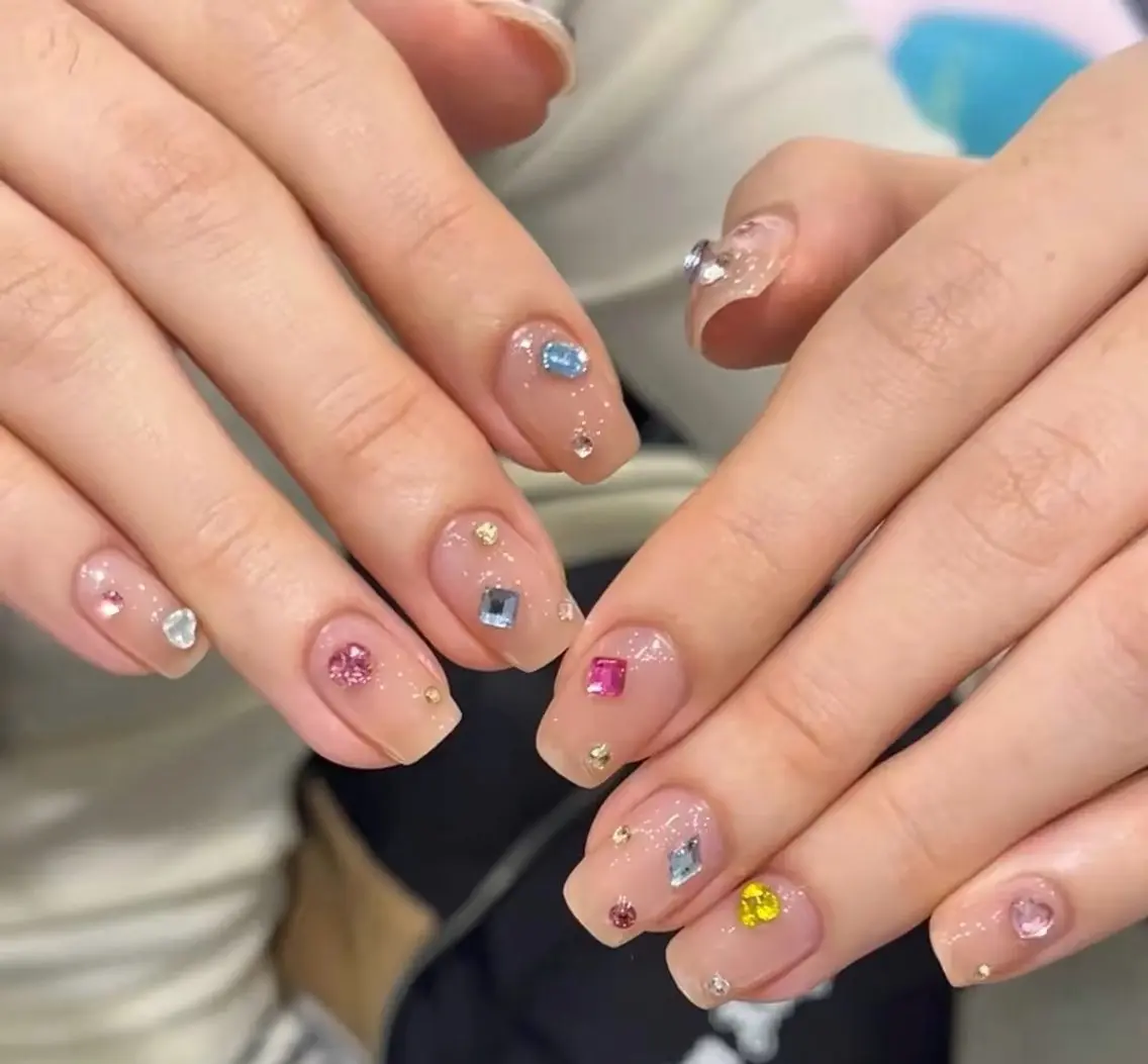 ワンカラー宝石ネイル💎（ジェルオフ＋500）ストーン20個までの写真