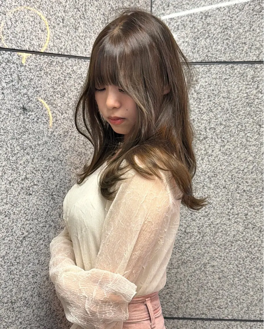 セミロング カラー ブリーチ ダブルカラー ブリーチなしカラー ヘアカラー LAKING あおいのヘアスタイル