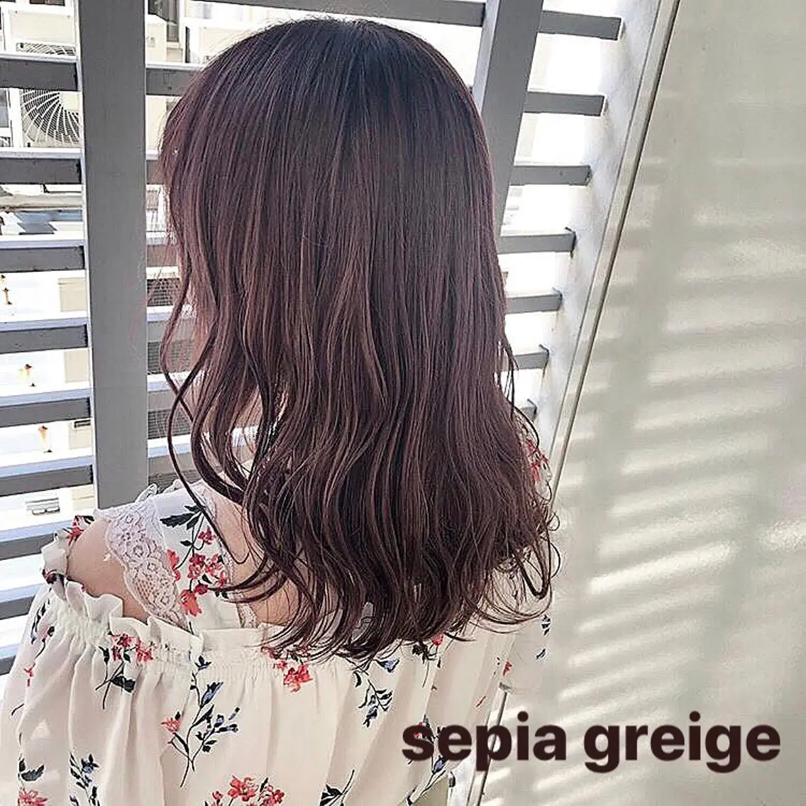 セミロング カラー カット ヘアカラー トリートメント 韓国🇰🇷レイヤー 映える顔周り🩷のヘアスタイル