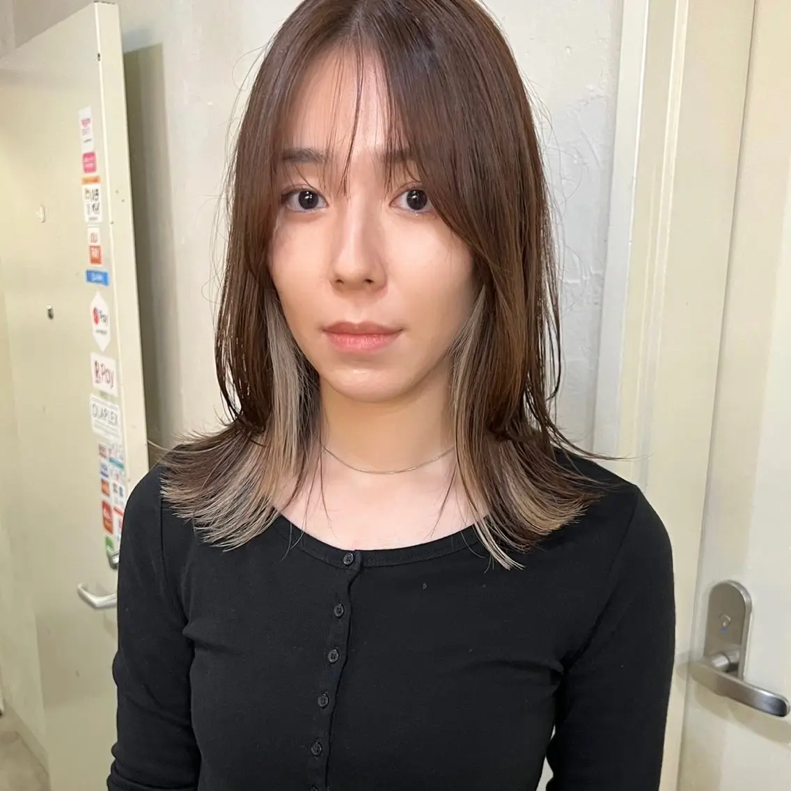 ミディアム カラー ベージュカラー イヤリングカラー インナーカラー 大久保 佳那のヘアスタイル