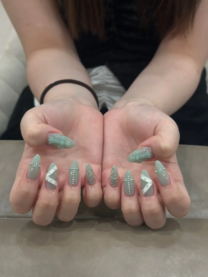 ネイル ジェルネイル 韓国ネイル 持ち込み シンプルネイル ワンホンネイル ハンドネイル 🎀Aura. Yurachanのネイルデザイン