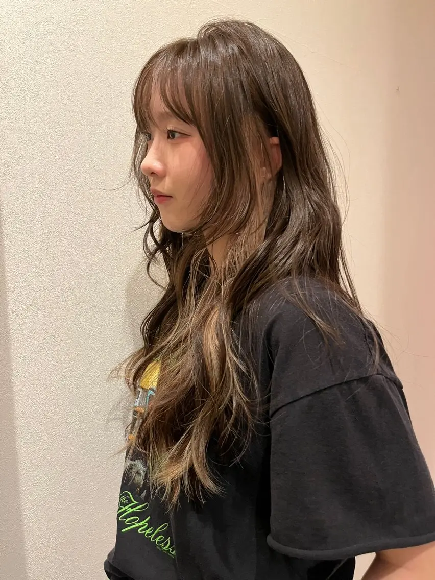 ロング カラー ベージュカラー ブラウンカラー インナーカラー ミルクティーベージュ ヘアカラー Fleur 西 優希のヘアスタイル