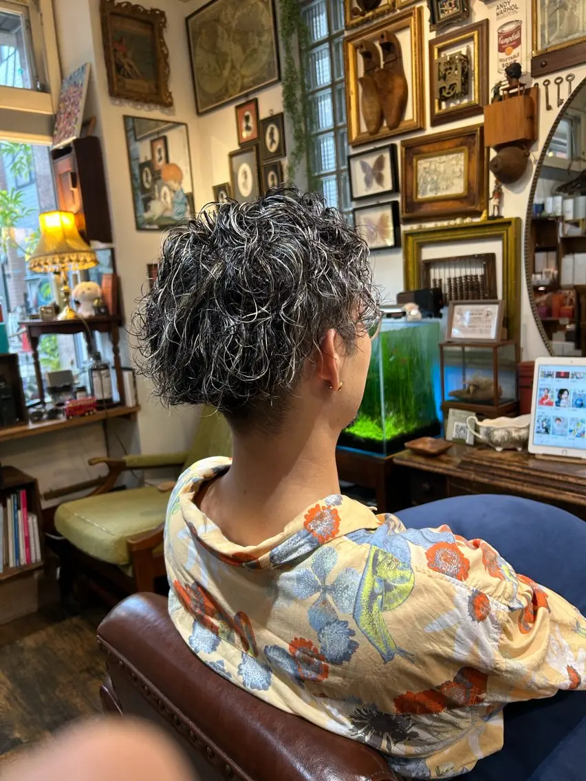 カラー メンズ メンズブリーチ メンズハイライト ブリーチ 抜きっぱなしブロンド ハイライトカラー カット ヘアカラー ヘッドスパ BRITS 渡辺 菜々子のヘアスタイル