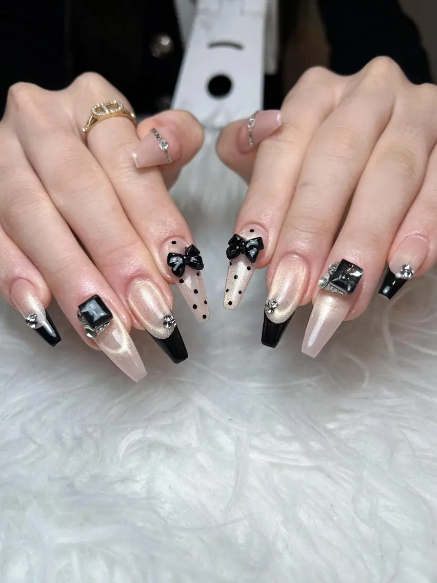 ネイル チークネイル ドット フレンチネイル グラデーション ハート ハンドネイル Julli NailStudioのネイルデザイン