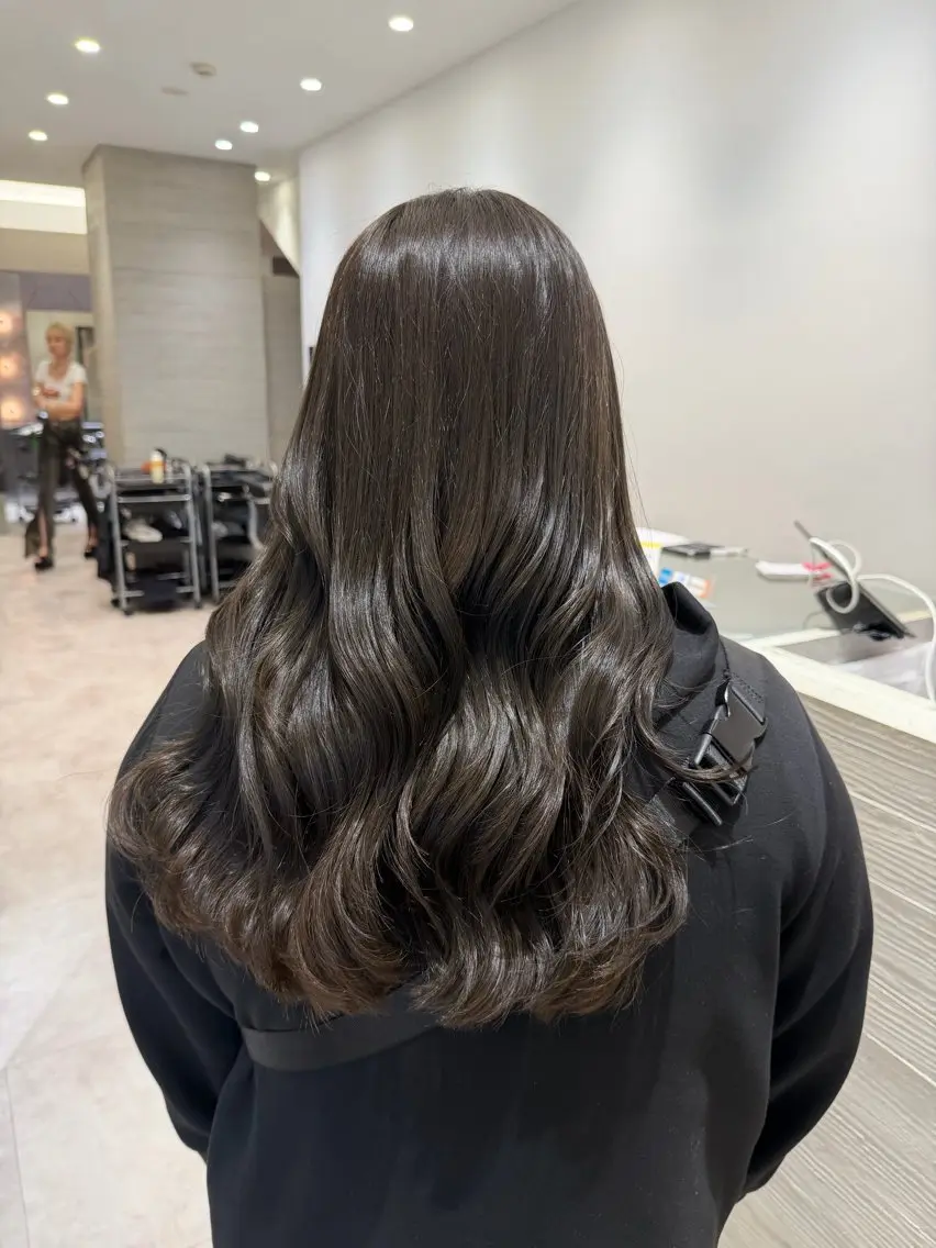 ロング ヘアカラー 🤍tomoka 🤍のヘアスタイル