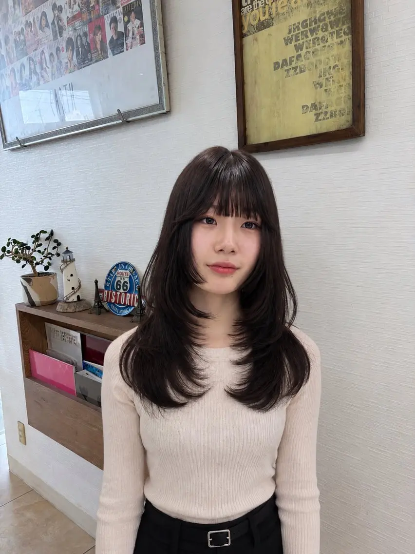 セミロング 顔周りカット レイヤーカット カット 安尾 萌花のヘアスタイル
