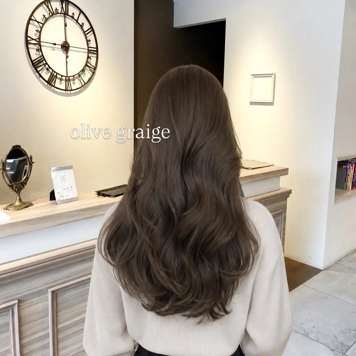 ロング カラー ブリーチ 透明感カラー グレージュ ブリーチなしカラー オリーブグレージュ カット ヘアカラー トリートメント Kirina/ 茨木/髪質改善のヘアスタイル