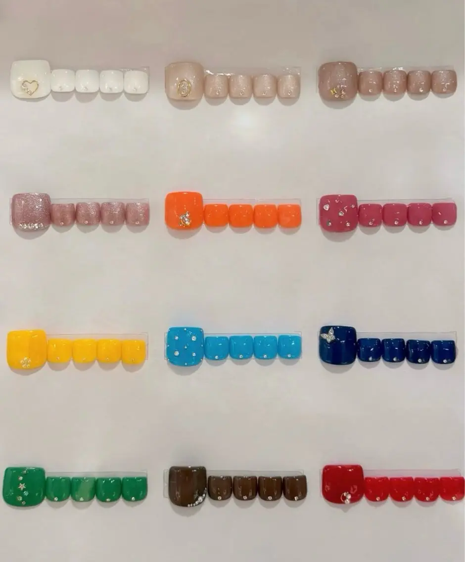 フットネイルワンカラーストーン付き、オフ有💅の写真