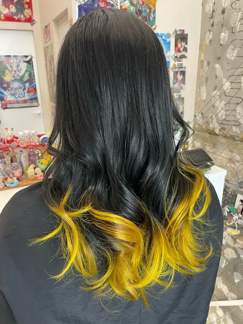 セミロング カラー インナーカラー 推し ブリーチ  髪質改善のヘアスタイル