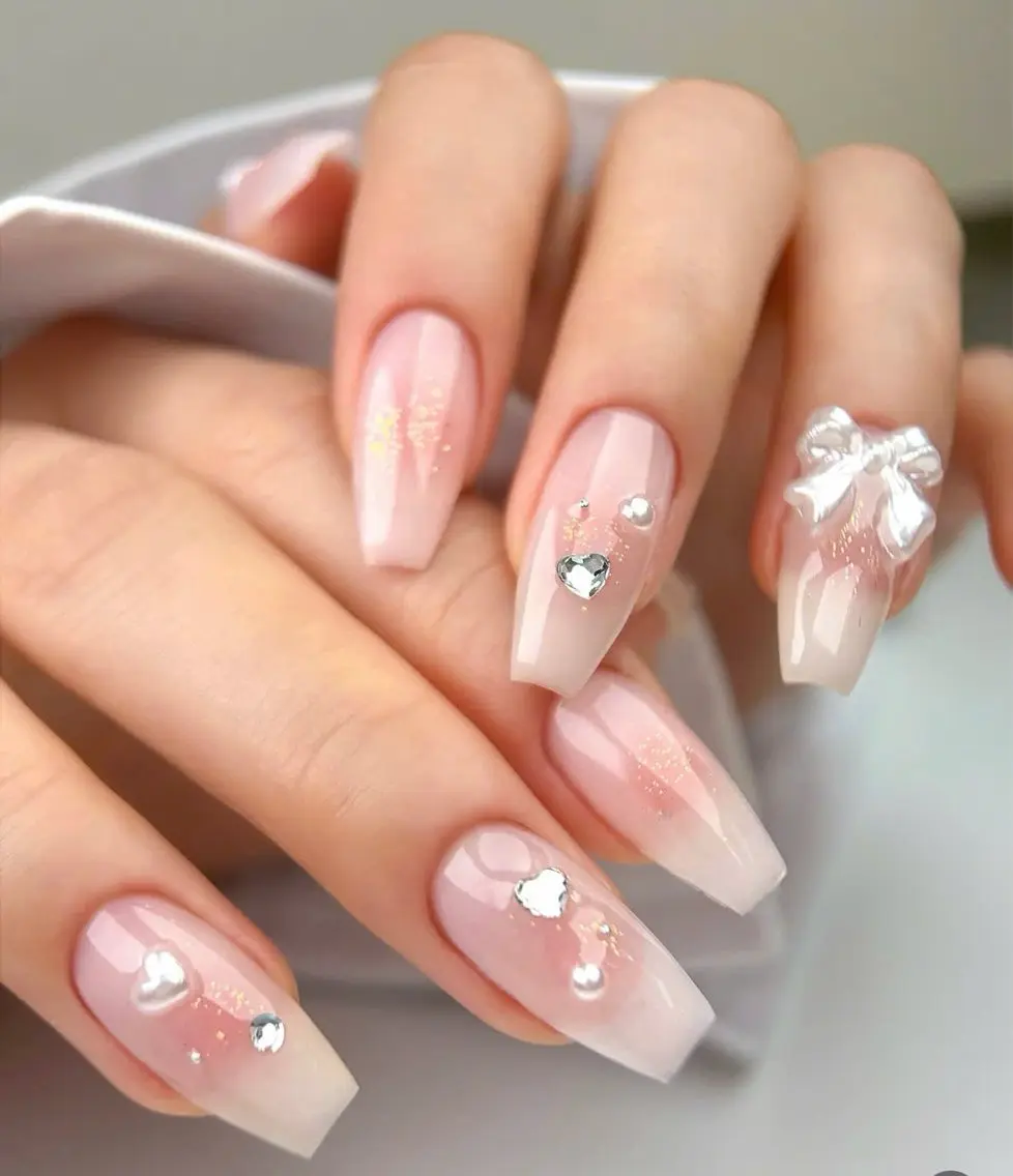 ネイル フレンチネイル キラキラネイル マグネットネイル ミラーネイル ニュアンスネイル ハンドネイル Tira Nailのネイルデザイン