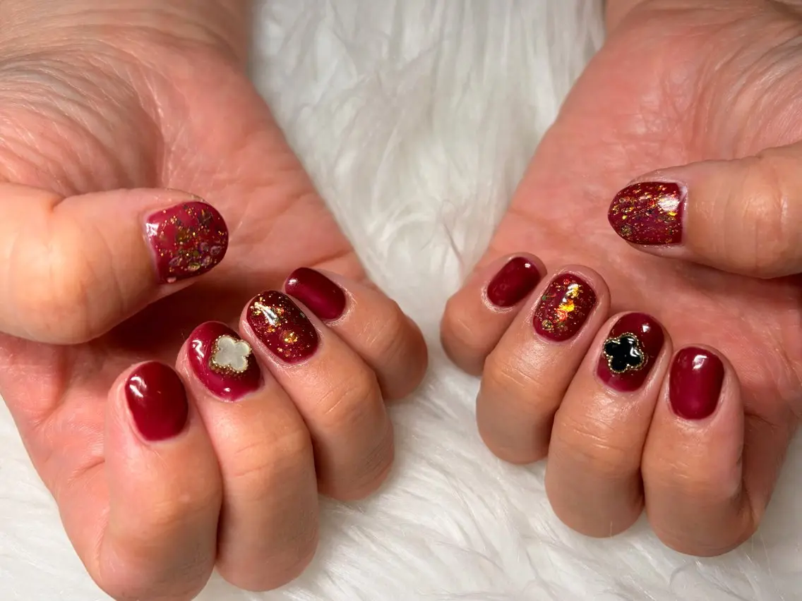 ネイル ワンカラーネイル ストーンネイル komohana salon🌺のネイルデザイン