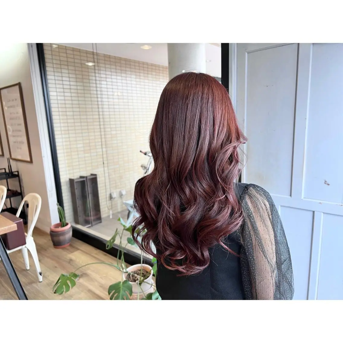 ロング カラー ピンクカラー レッドカラー ヘアカラー トリートメント ツキダテ ユイのヘアスタイル