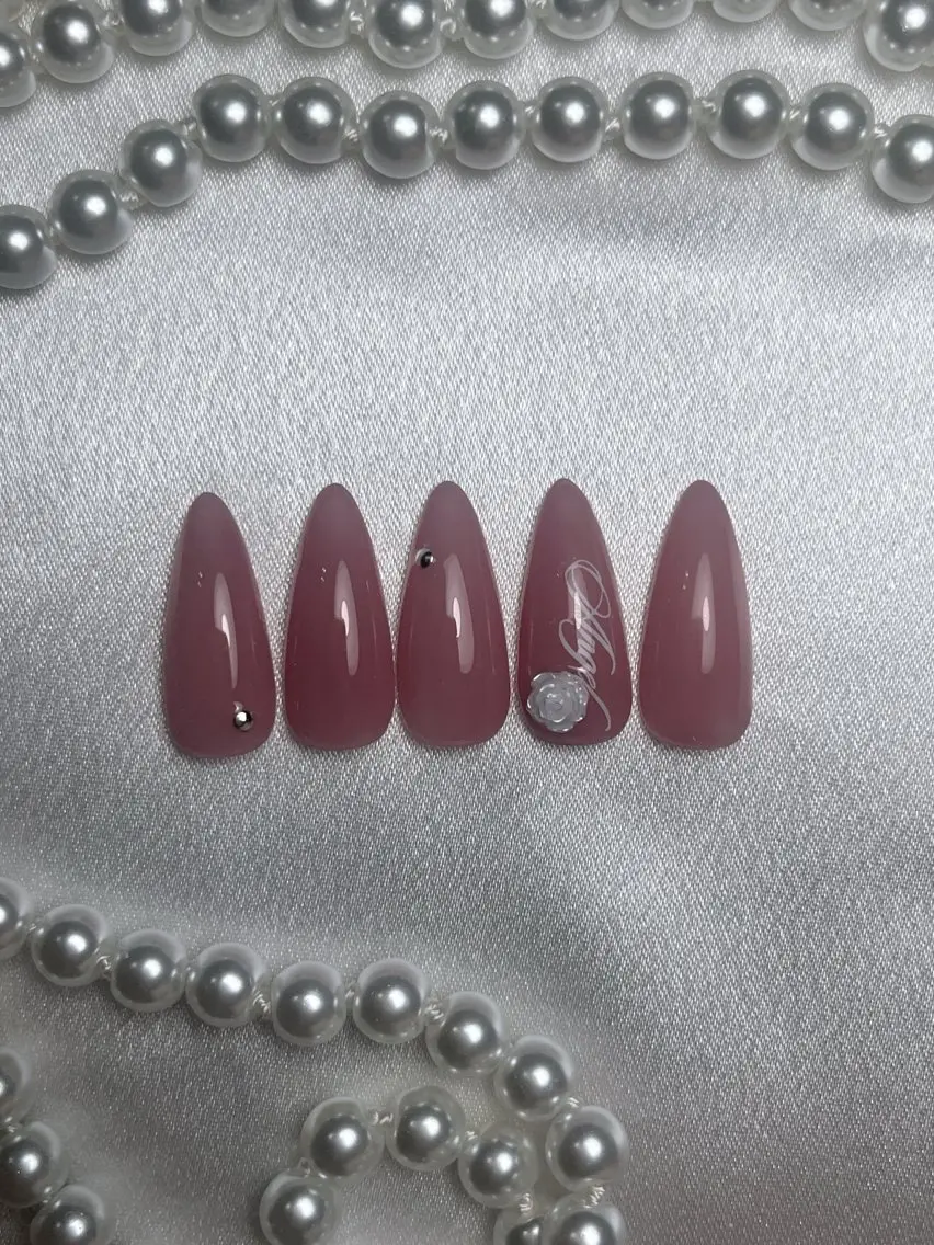 ネイル ガーリー シンプルネイル ワンホンネイル ハンドネイル Swan Nailのネイルデザイン