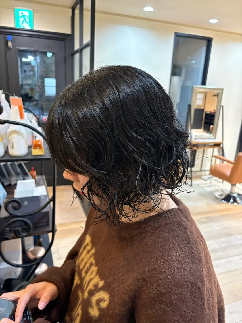 ミディアム パーマ カット パーマ トリートメント しおり🍬 KOKORO🤍のヘアスタイル