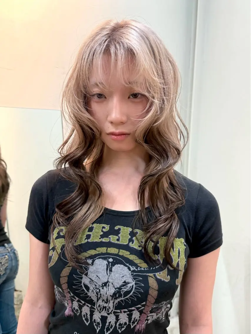 ロング カラー ヘアカラー ひな🐥ハイトーン/ レイヤーカット🎼のヘアスタイル