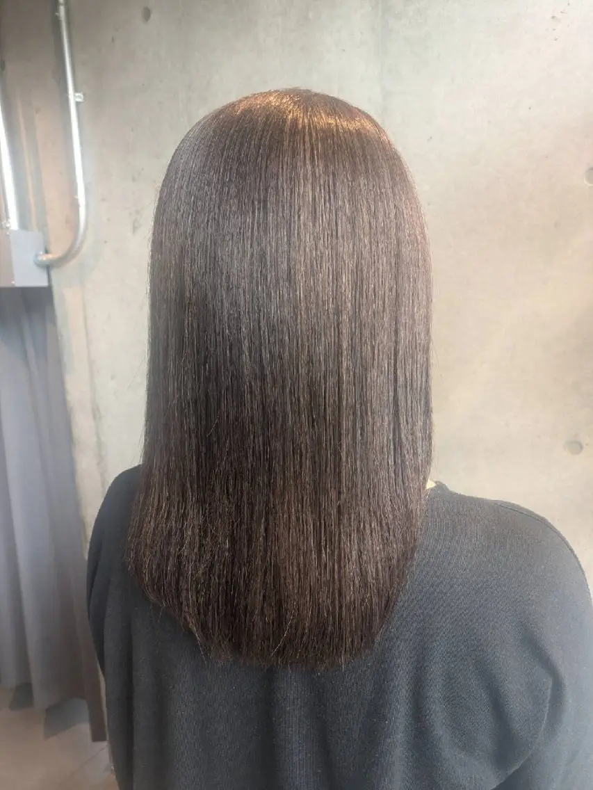 カラー セミロング カット ヘアカラー トリートメント 岩田 綾見のヘアスタイル