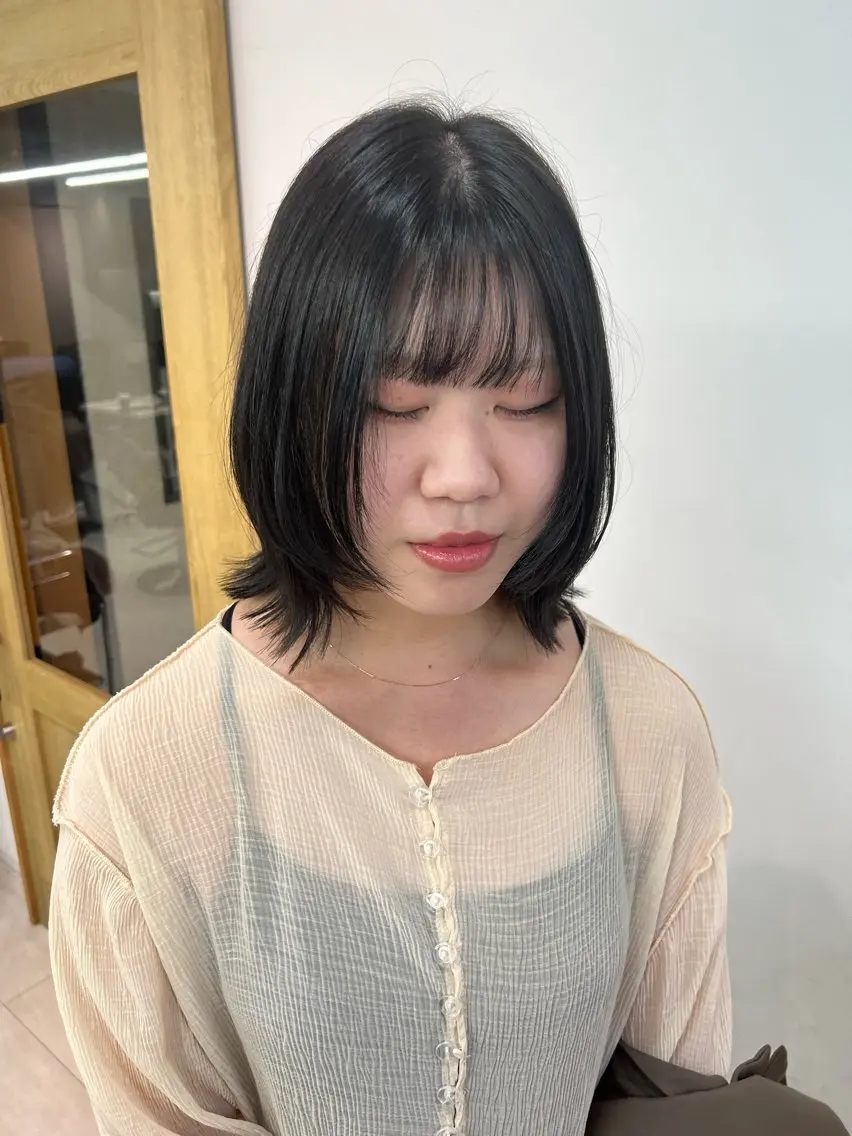 ミディアム カラー カット ヘアカラー トリートメント 小森聖奈 韓国/レイヤーカットのヘアスタイル
