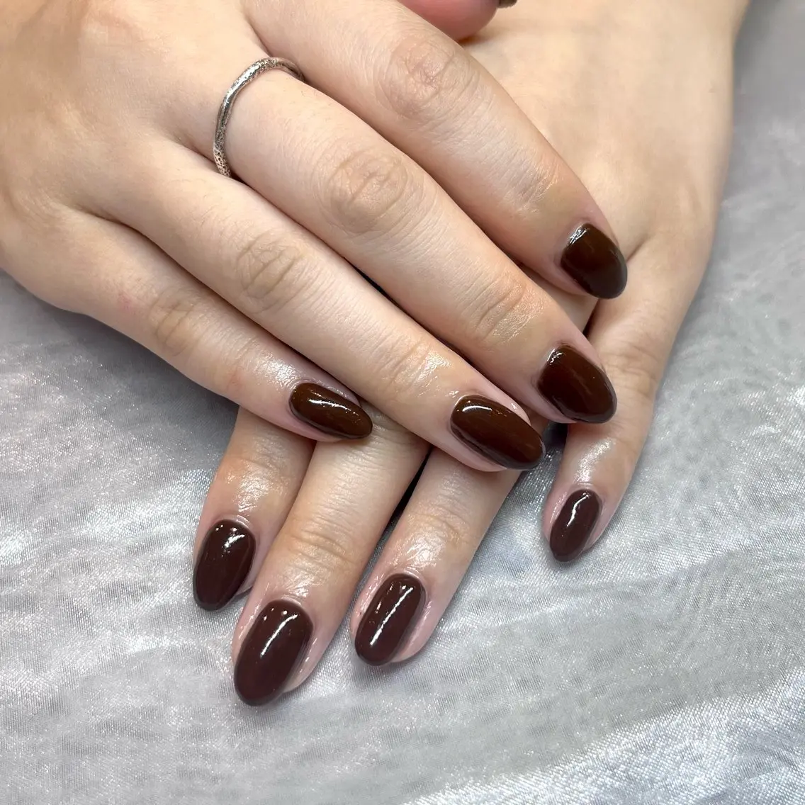 ネイル ハンドネイル 𝐴𝑘𝑎𝑟𝑖 🤎のネイルデザイン