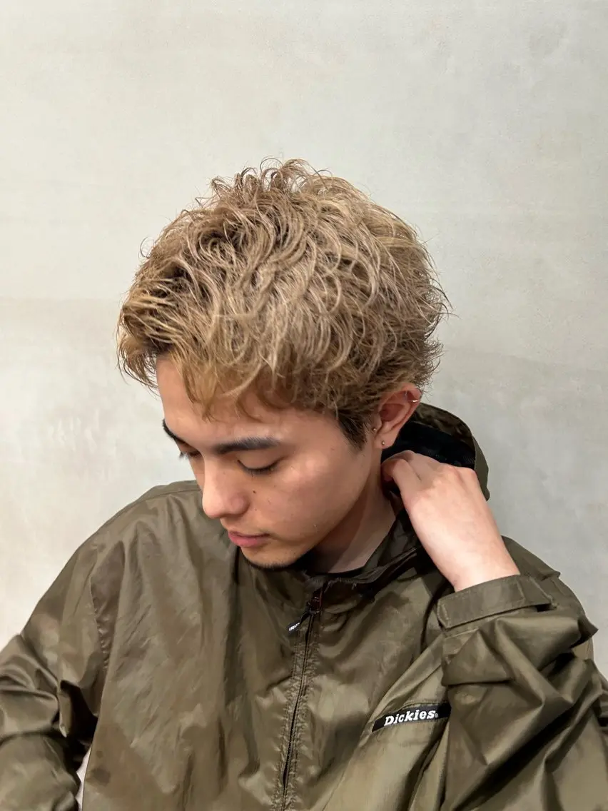 カラー メンズ fifth 安次富　泰雅のヘアスタイル