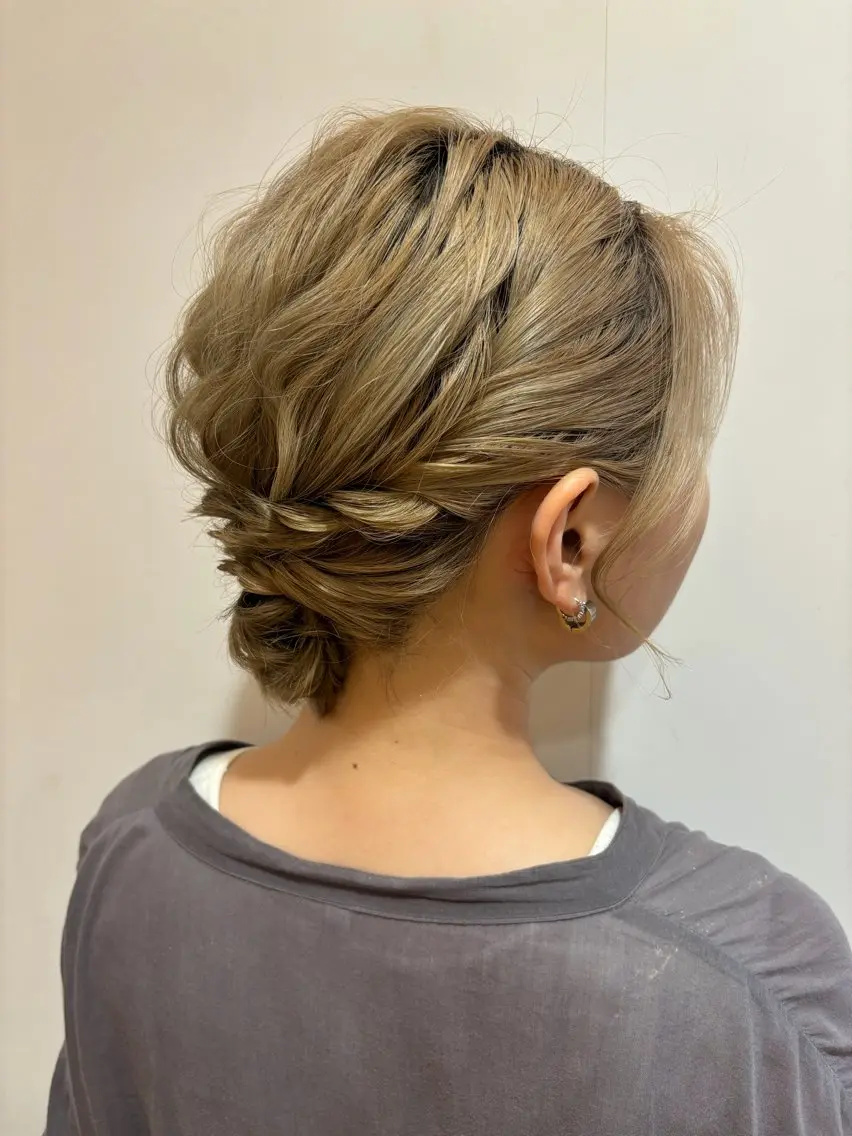 セミロング ヘアアレンジ 岩渕 美涼のヘアスタイル