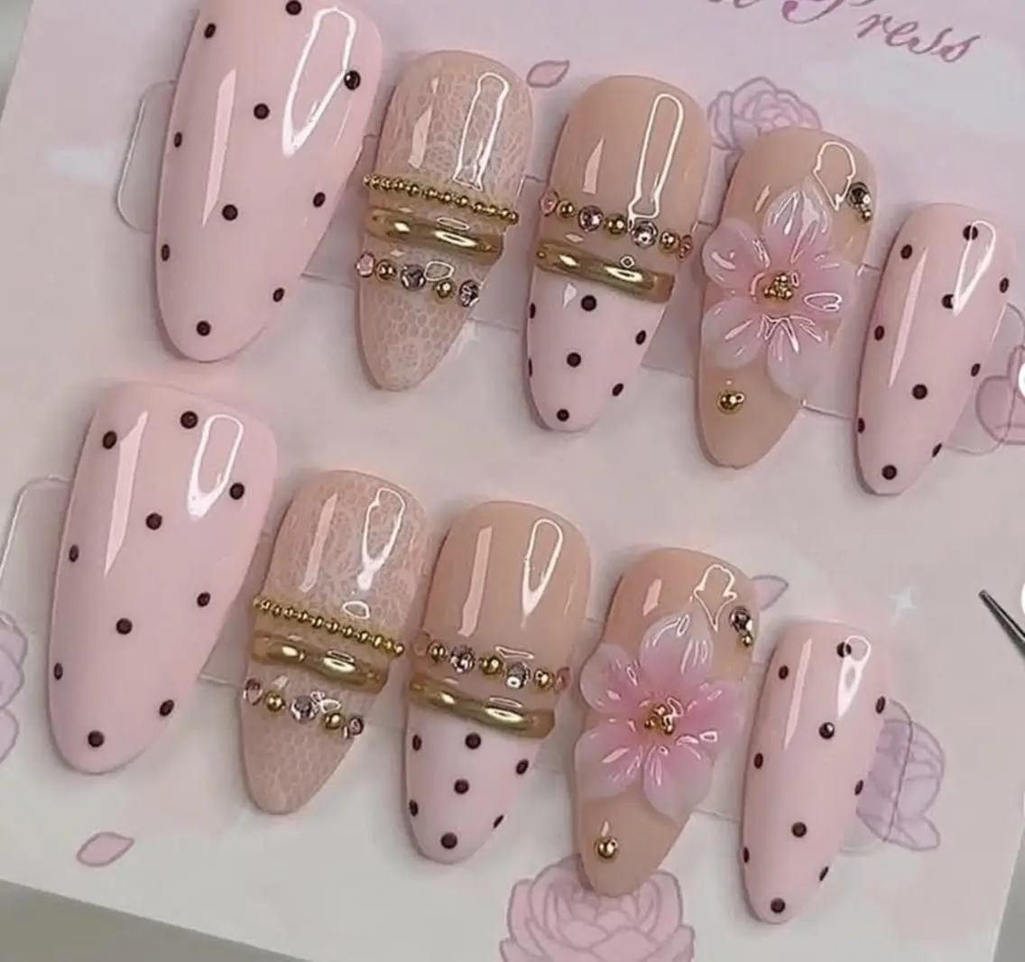 ネイル ブルー 長さ出し フラワーネイル キラキラネイル 韓国ネイル ハンドネイル Blingg NailStudioのネイルデザイン