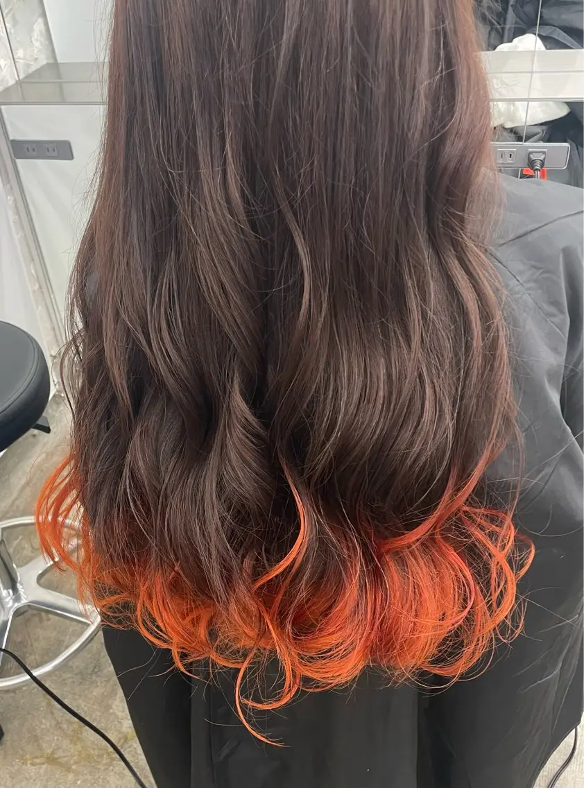 ミディアム カラー グラデーションカラー オレンジ ヘアカラー インナーカラー 推し ブリーチ 髪質改善のヘアスタイル