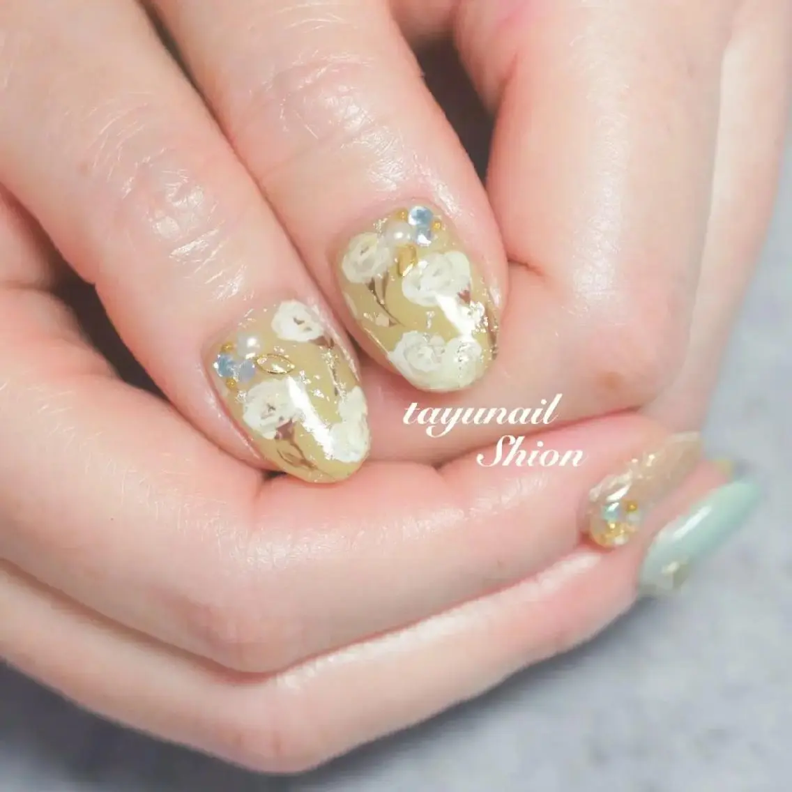 ネイル アートネイル ブルー フラワーネイル ジェルネイル パラジェル ネイルサロン 【たゆnail】のネイルデザイン