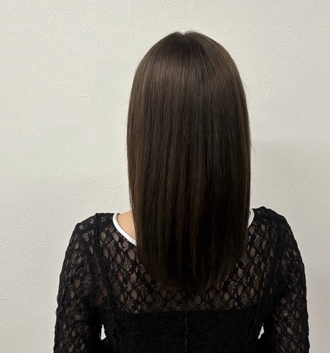 セミロング カラー ブリーチ グレージュ オリーブグレージュ オリーブグレー 吉田 恋々音のヘアスタイル