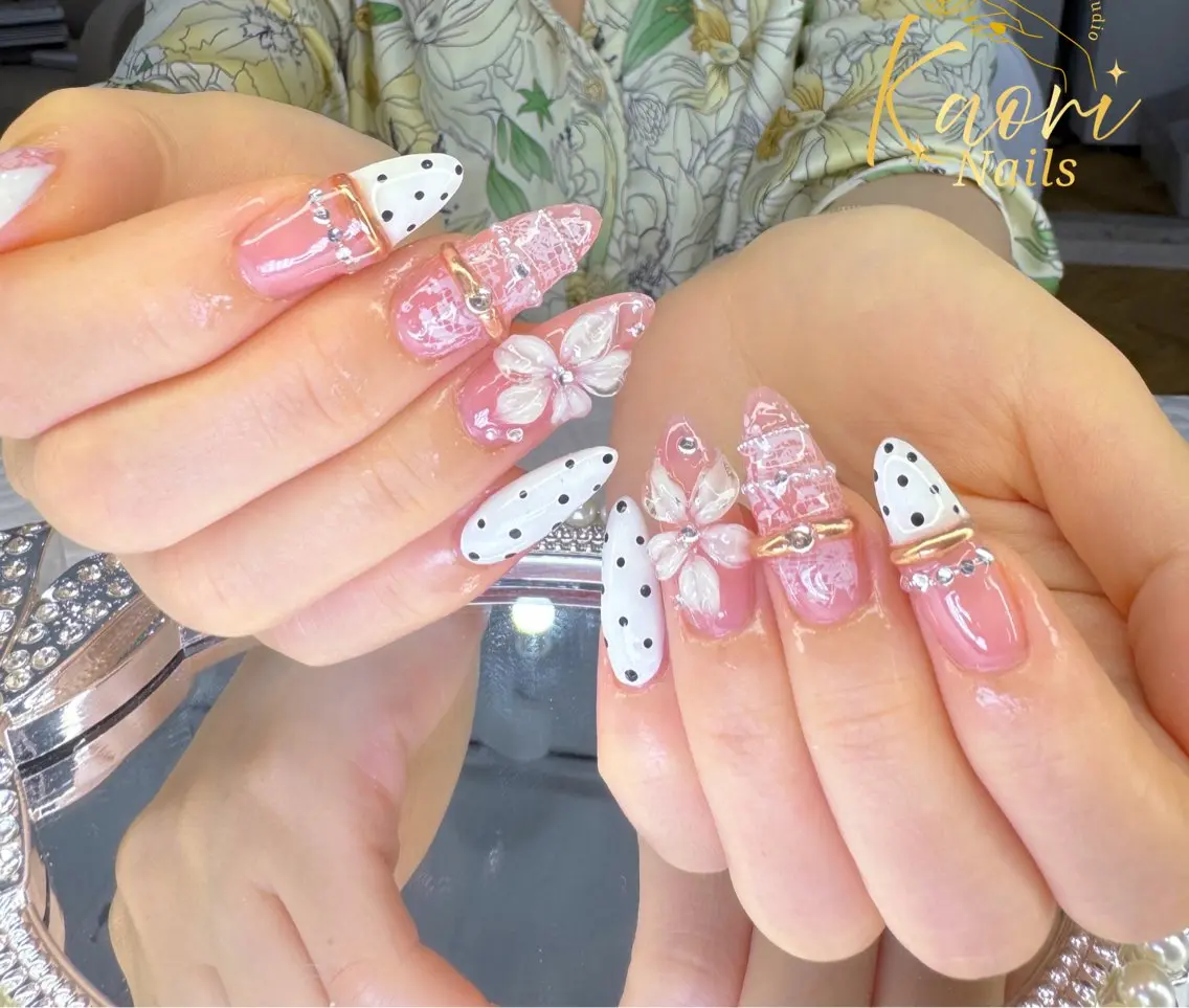 ネイル ドット フラワーネイル フットネイル フレンチネイル ガーリー KAORI YUMIのネイルデザイン
