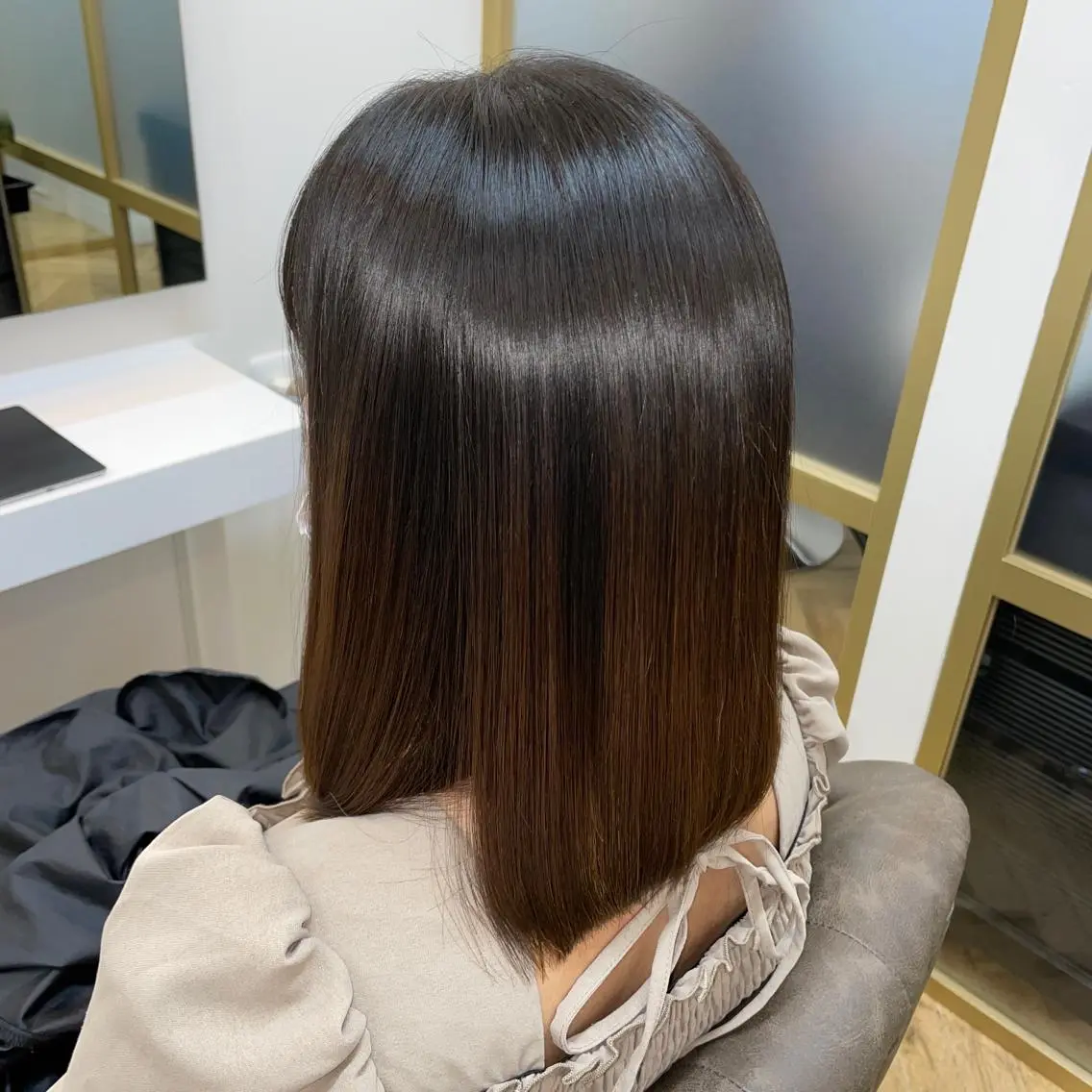 ミディアム カラー 髪質改善特化 ESSENCIAのヘアスタイル
