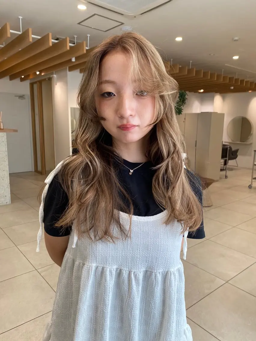 ロング ハイライト 似合わせカットカラー りおなのヘアスタイル