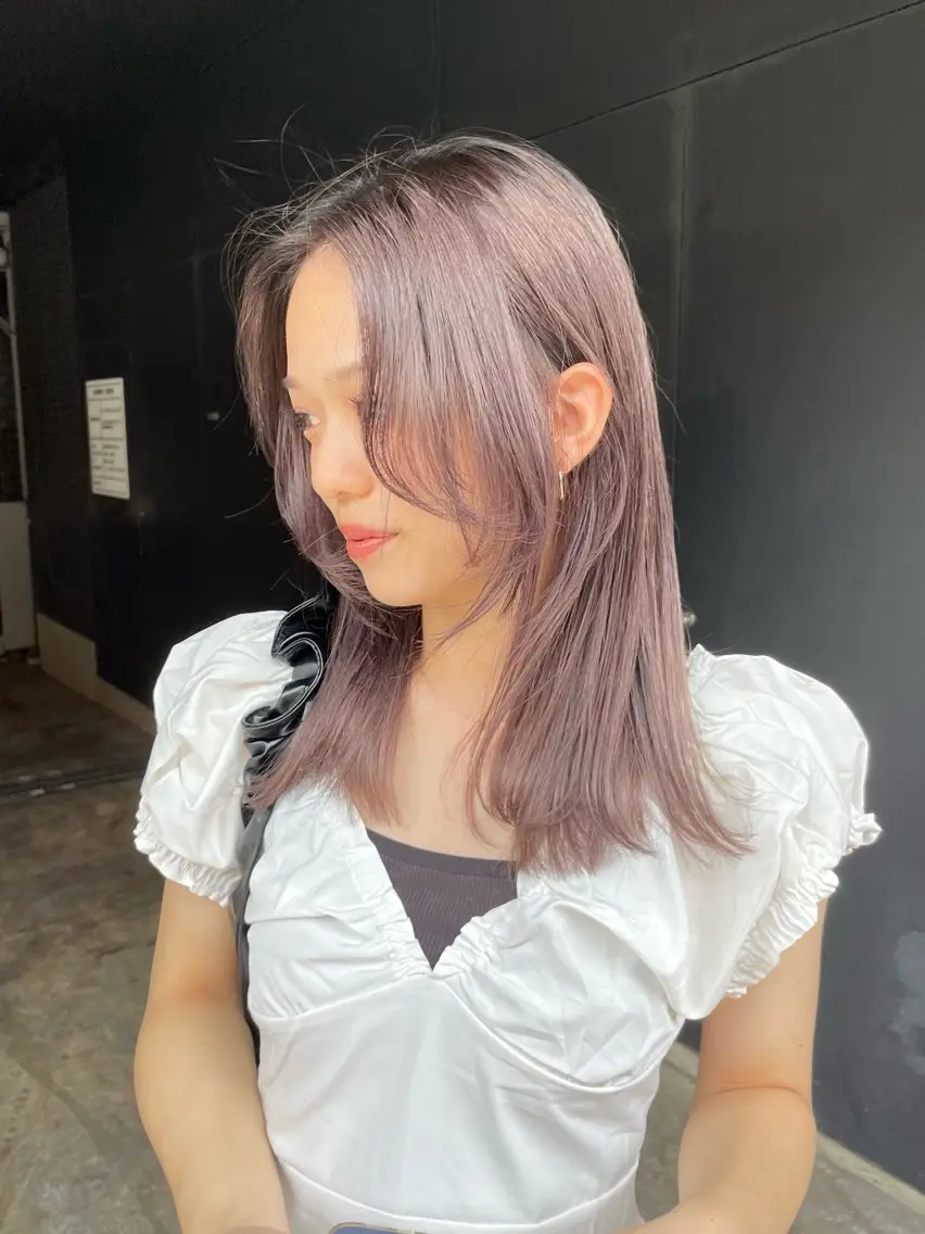 ミディアム カラー akane .のヘアスタイル