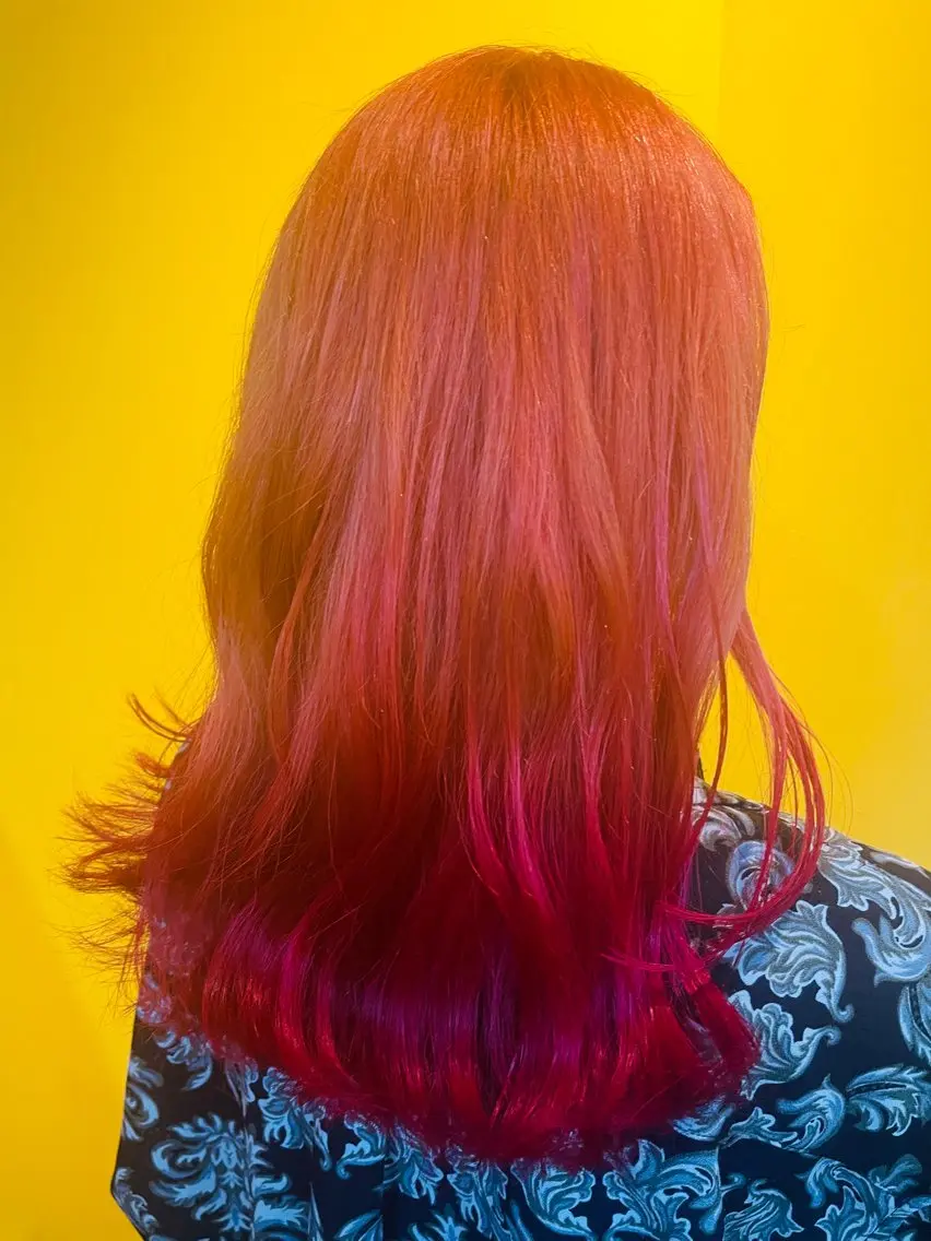 セミロング カラー ヨシダ アズサのヘアスタイル