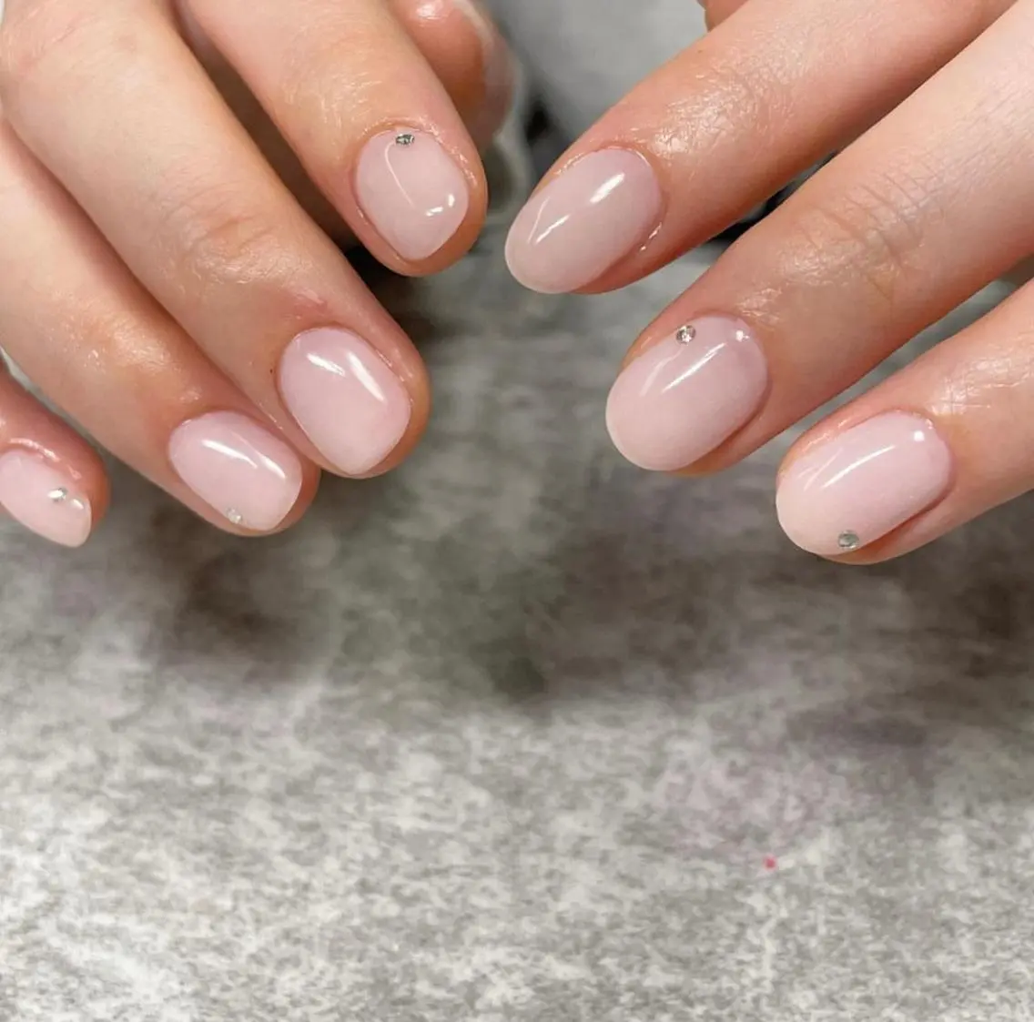 ネイル ワンカラーネイル ストーンネイル Ella salonのネイルデザイン