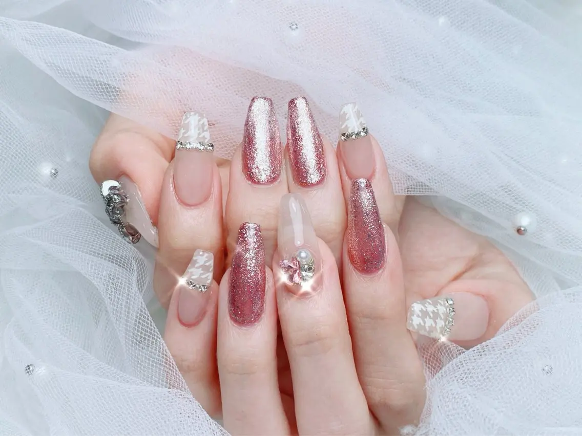 ネイル オーロラネイル チークネイル 長さ出し フットネイル フレンチネイル ハンドネイル ハンドケア NaNa nailのネイルデザイン