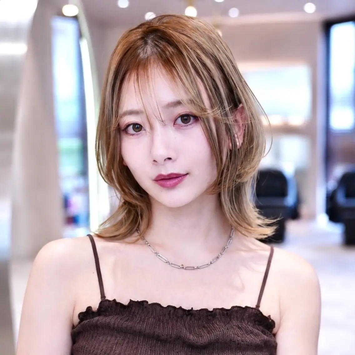 ミディアム カラー ベージュカラー 透明感カラー くびれヘア レイヤーカット 小顔カット ボブ/ハッシュボブ 【渋谷】コウのヘアスタイル