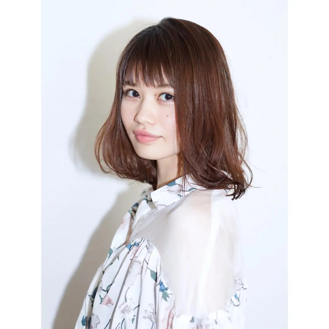 ミディアム カラー fio マナミのヘアスタイル