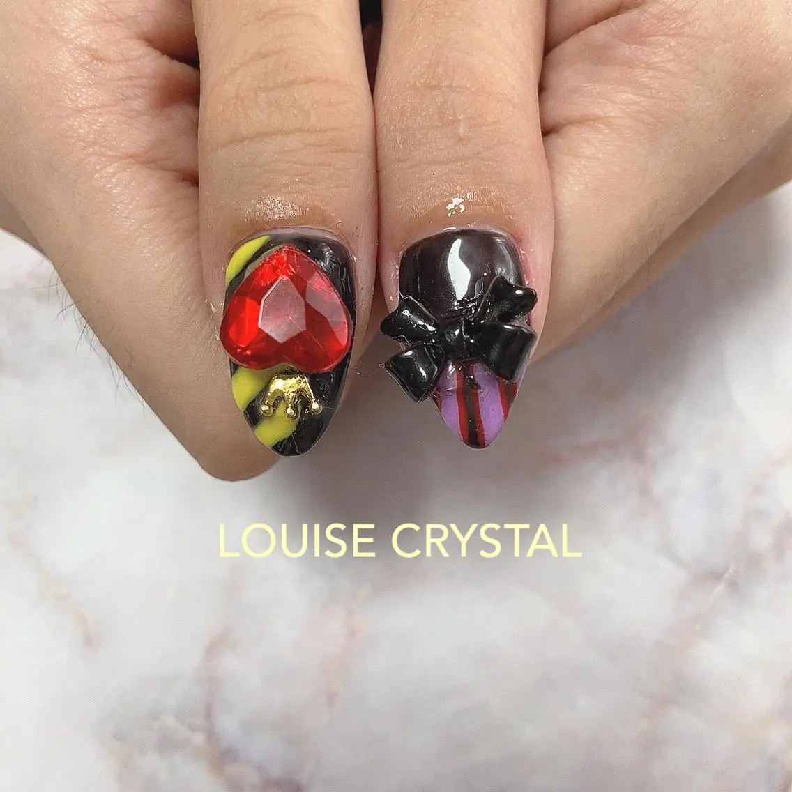 ネイル ハンドネイル LOUISE CRYSTALのネイルデザイン