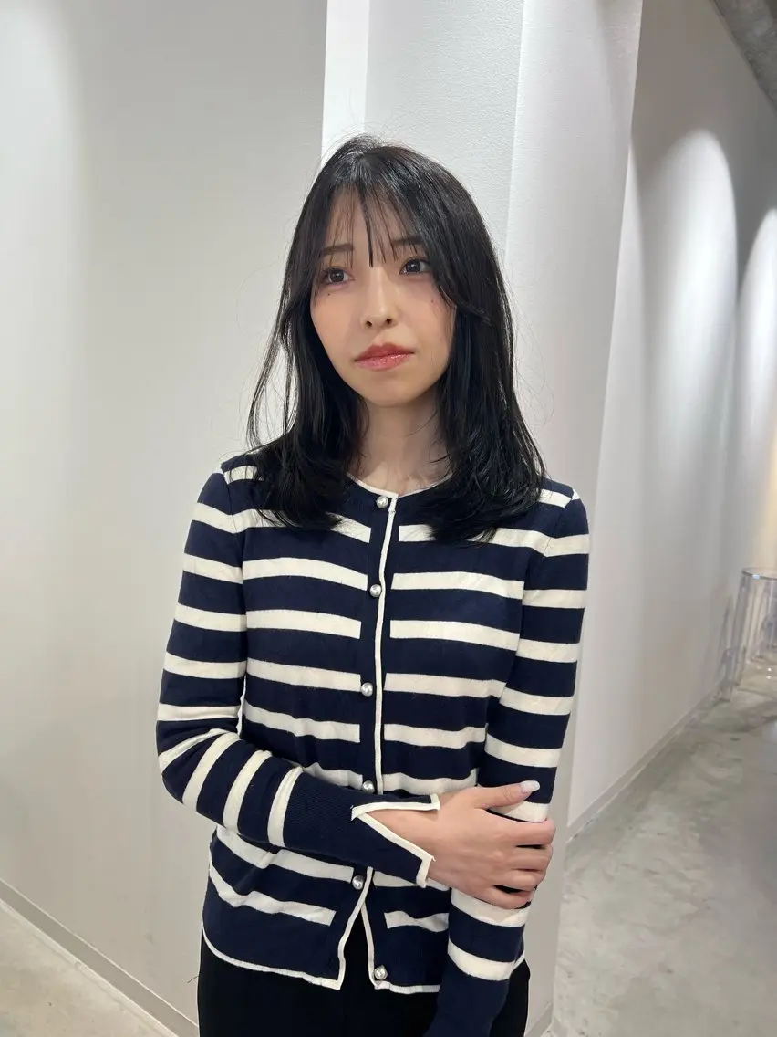 ミディアム レイヤーカット カット VISION 巻幡野花のヘアスタイル