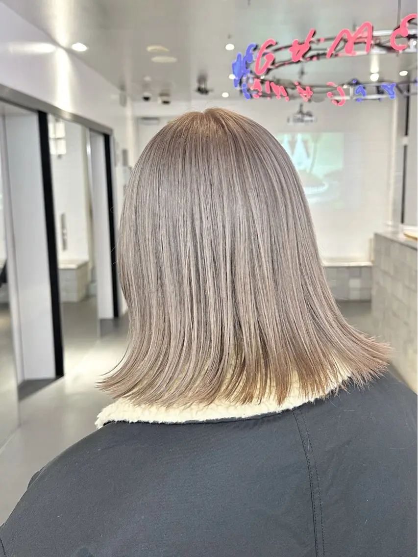 セミロング カラー ヘアカラー トリートメント 艶ハイトーン🌈 ユウトのヘアスタイル