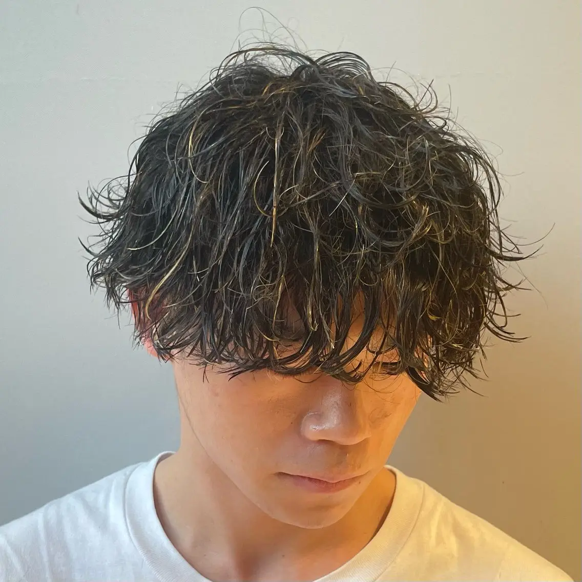 カラー パーマ メンズ メンズメッシュ メンズパーマ 波巻きパーマ メッシュ メンズ特化/今池駅 徒歩1分/岡本一真のヘアスタイル
