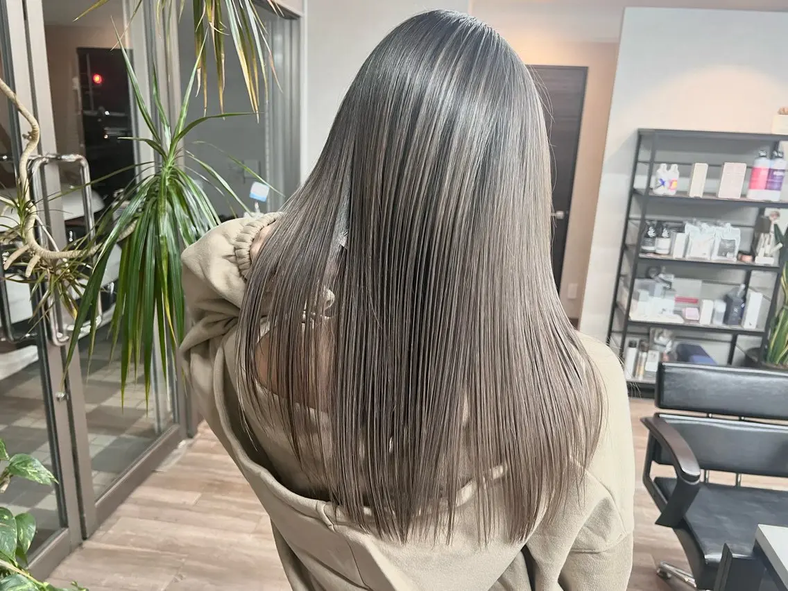 ロング レイヤーカット 井上 彩加のヘアスタイル