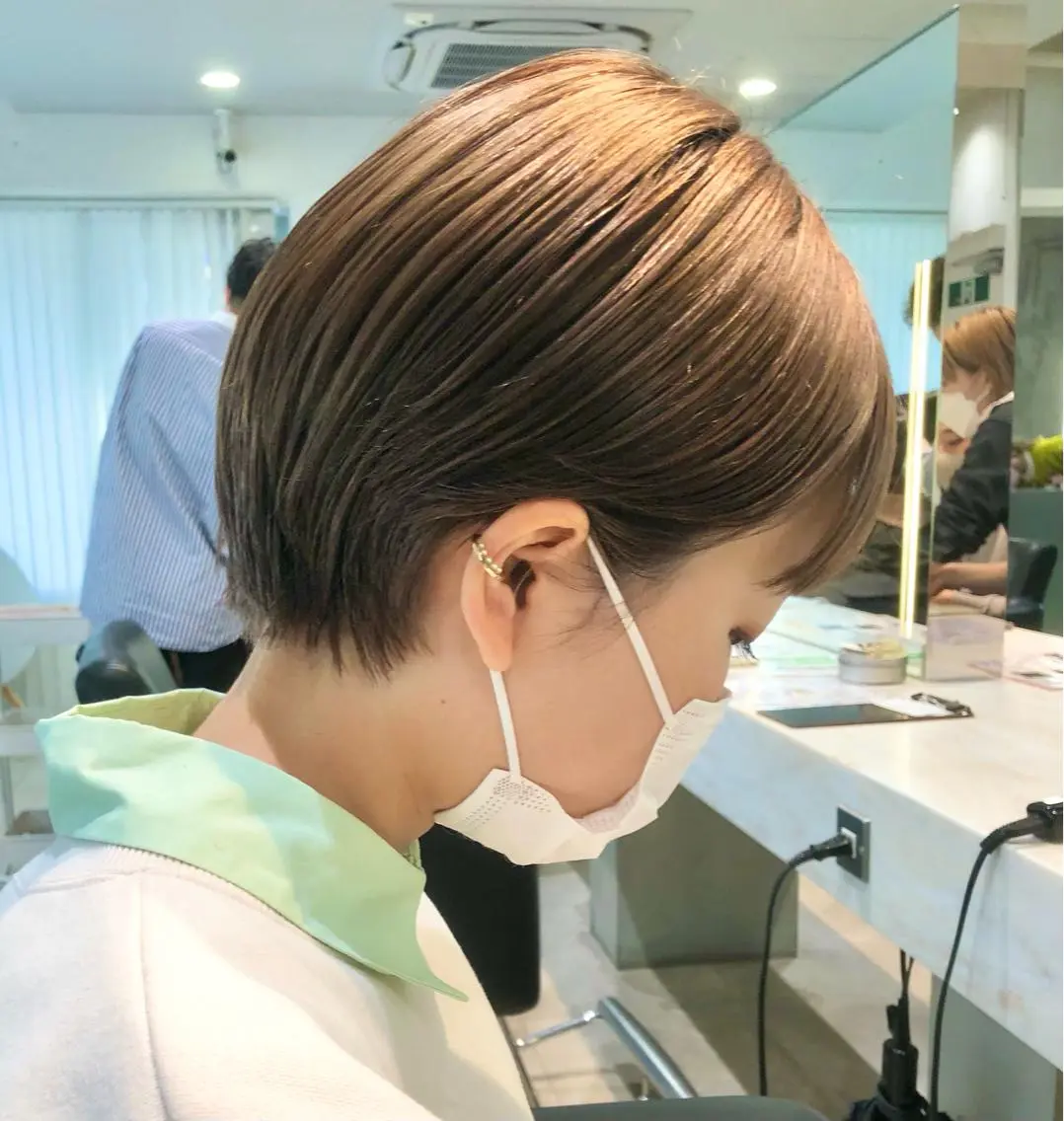 ショート カラー ショートヘア カット ヘアカラー トリートメント ハイトーン/ブリーチ 似合せカット/パーマのヘアスタイル